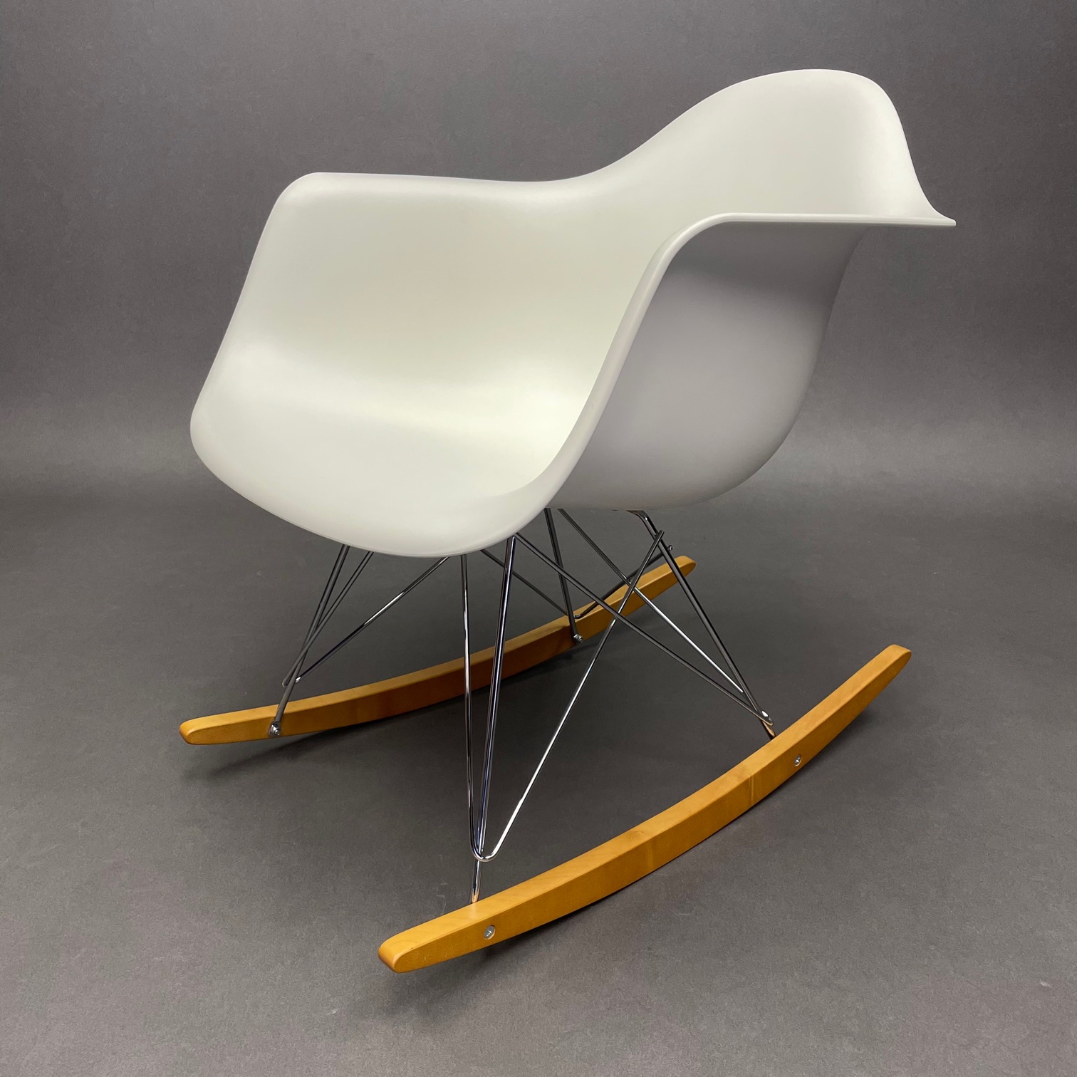 Fauteuil à bascule RAR Vitra Charles & Ray Eames Fauteuil à bascule RAR Vitra Charles & Ray Eames