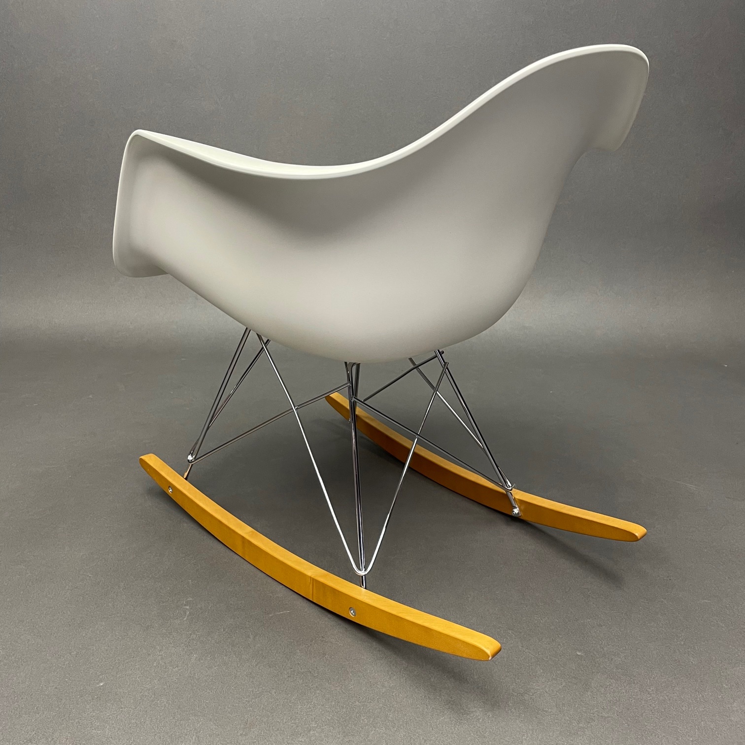 Fauteuil à bascule RAR Vitra Charles & Ray Eames Fauteuil à bascule RAR Vitra Charles & Ray Eames