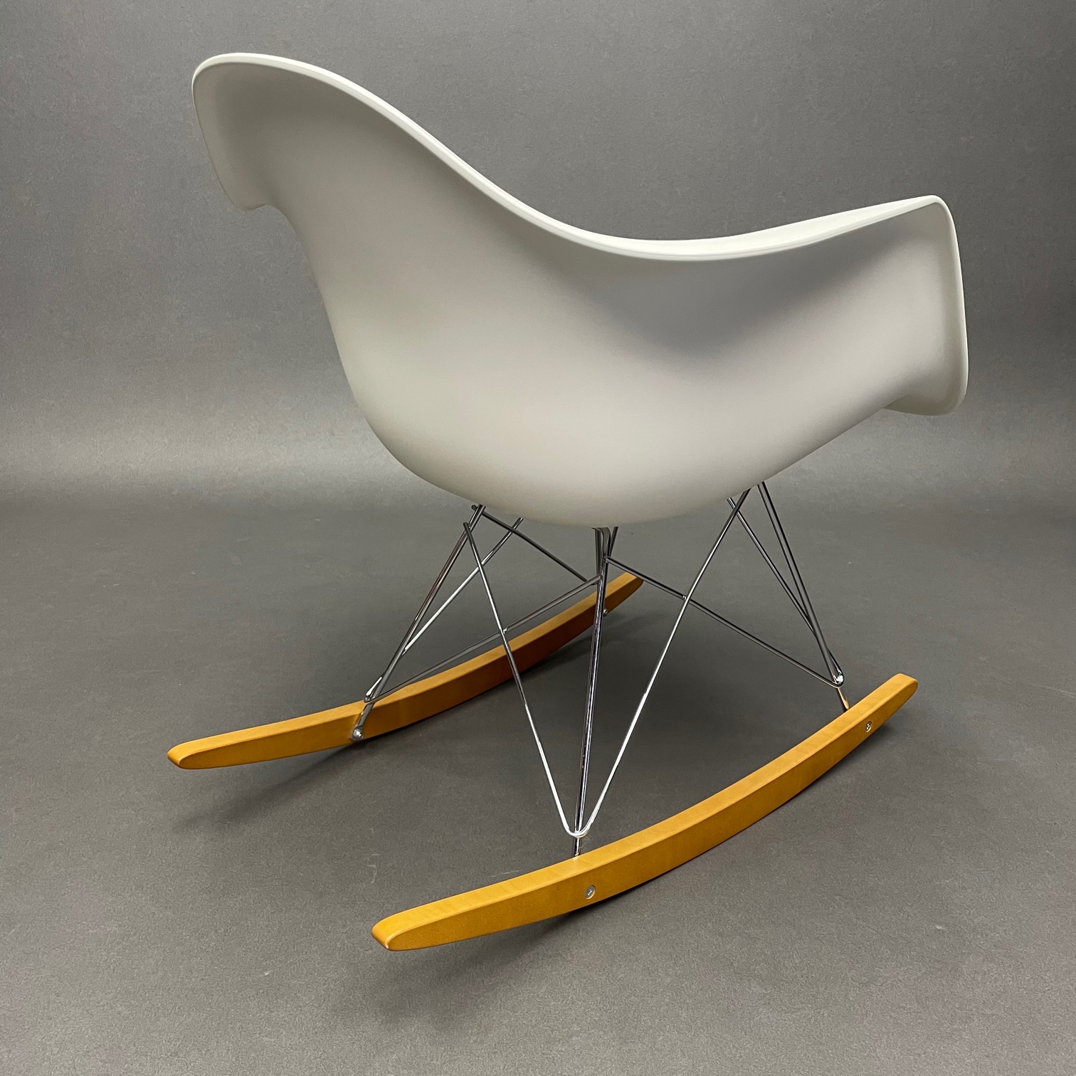 Fauteuil à bascule RAR Vitra Charles & Ray Eames Fauteuil à bascule RAR Vitra Charles & Ray Eames