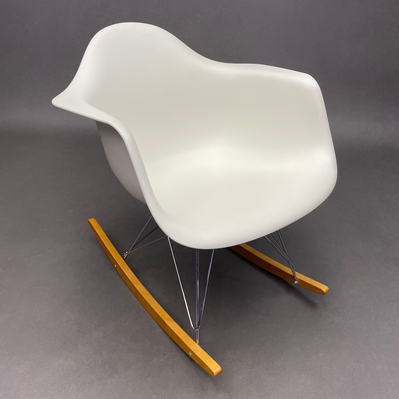 Fauteuil à bascule RAR Vitra Charles & Ray Eames Fauteuil à bascule RAR Vitra Charles & Ray Eames