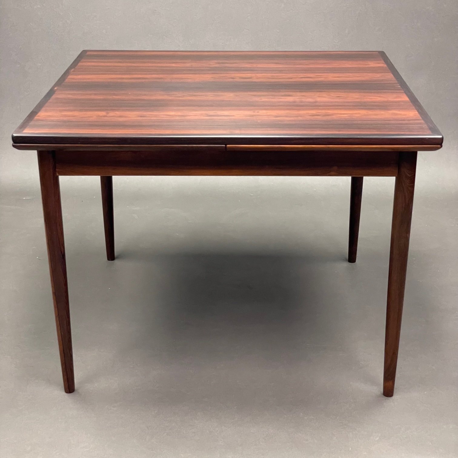 Table Møbelfabrik Danemark en Palissandre Svend Erik Jensens Table Møbelfabrik Danemark en Palissandre Svend Erik Jensens