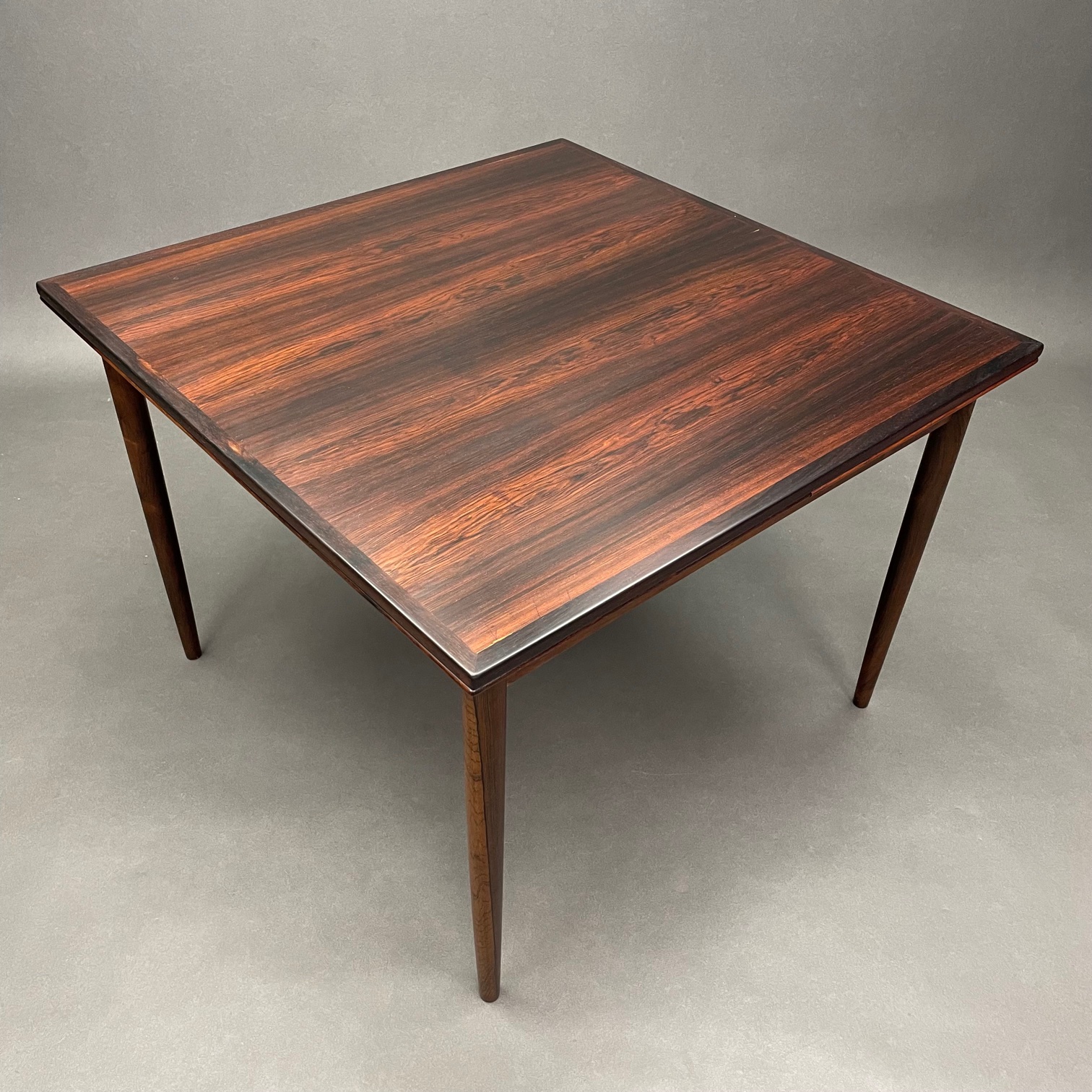 Table Møbelfabrik Danemark en Palissandre Svend Erik Jensens Table Møbelfabrik Danemark en Palissandre Svend Erik Jensens