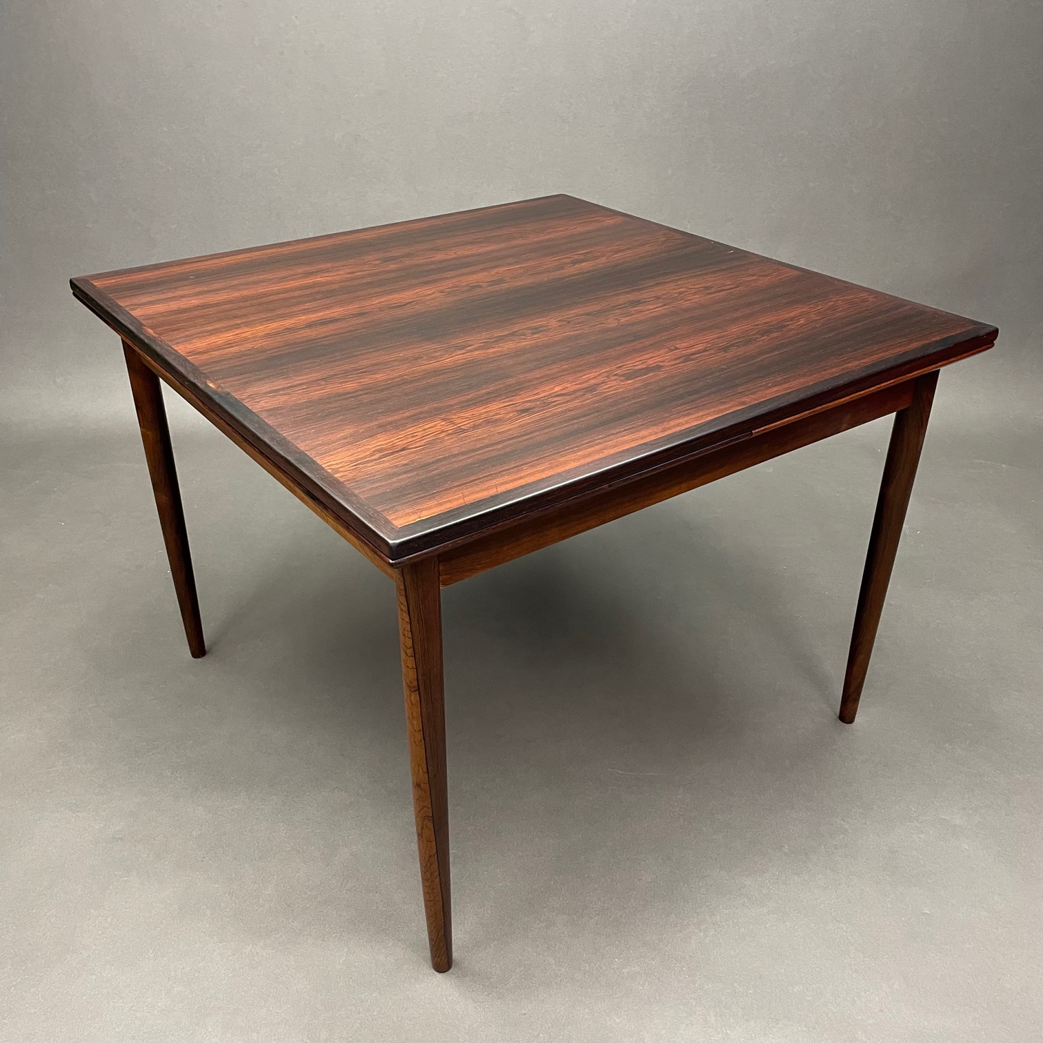 Table Møbelfabrik Danemark en Palissandre Svend Erik Jensens Table Møbelfabrik Danemark en Palissandre Svend Erik Jensens