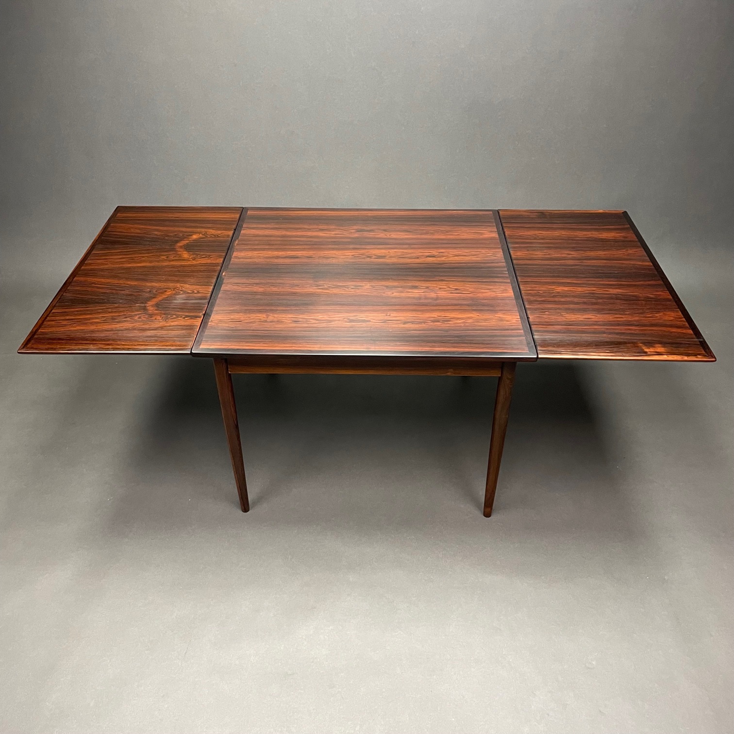 Table Møbelfabrik Danemark en Palissandre Svend Erik Jensens Table Møbelfabrik Danemark en Palissandre Svend Erik Jensens