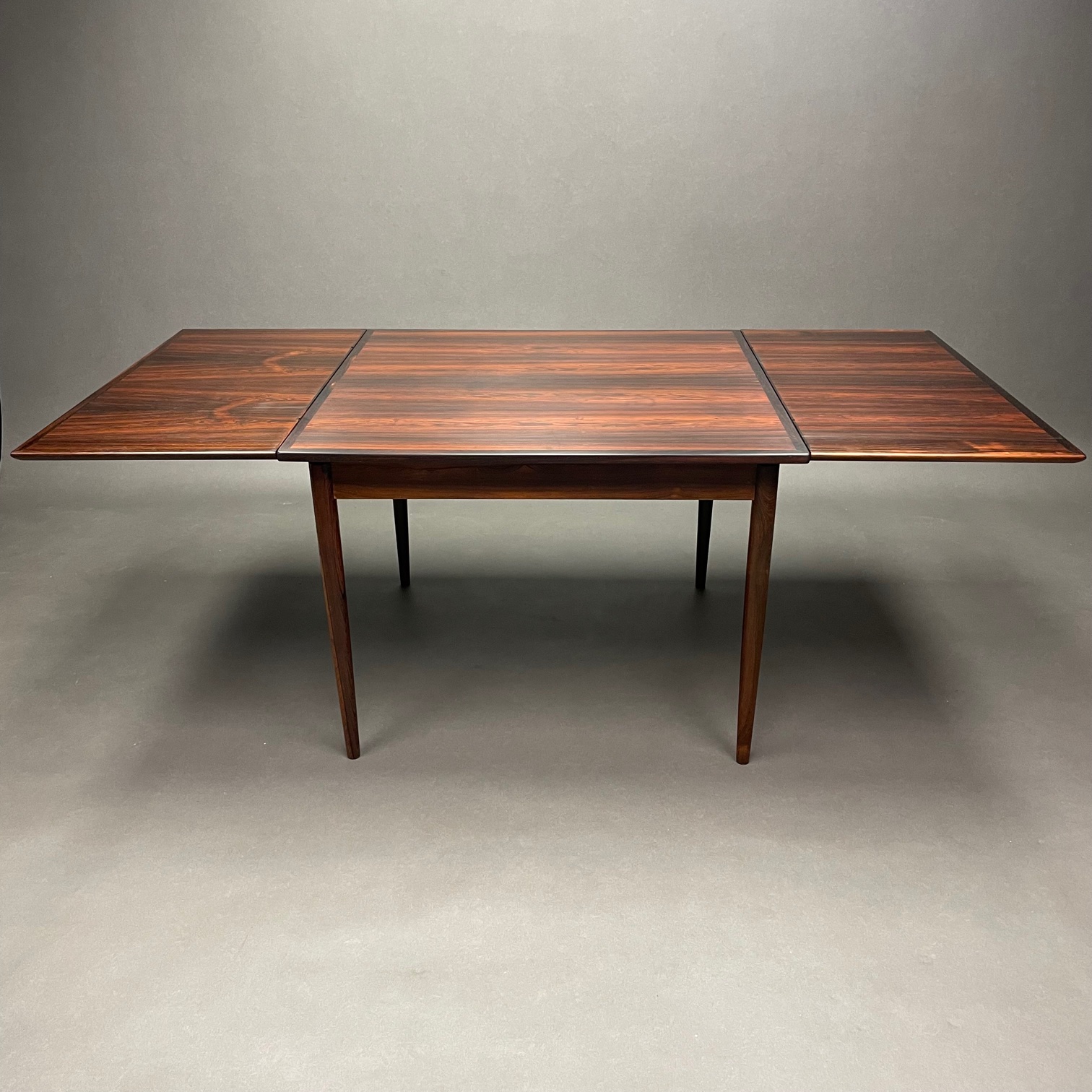 Table Møbelfabrik Danemark en Palissandre Svend Erik Jensens Table Møbelfabrik Danemark en Palissandre Svend Erik Jensens