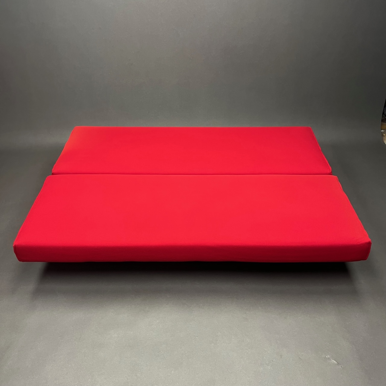 Canapé lit rouge Sliding Pietro Arosio Tacchini Canapé lit rouge Sliding Pietro Arosio Tacchini