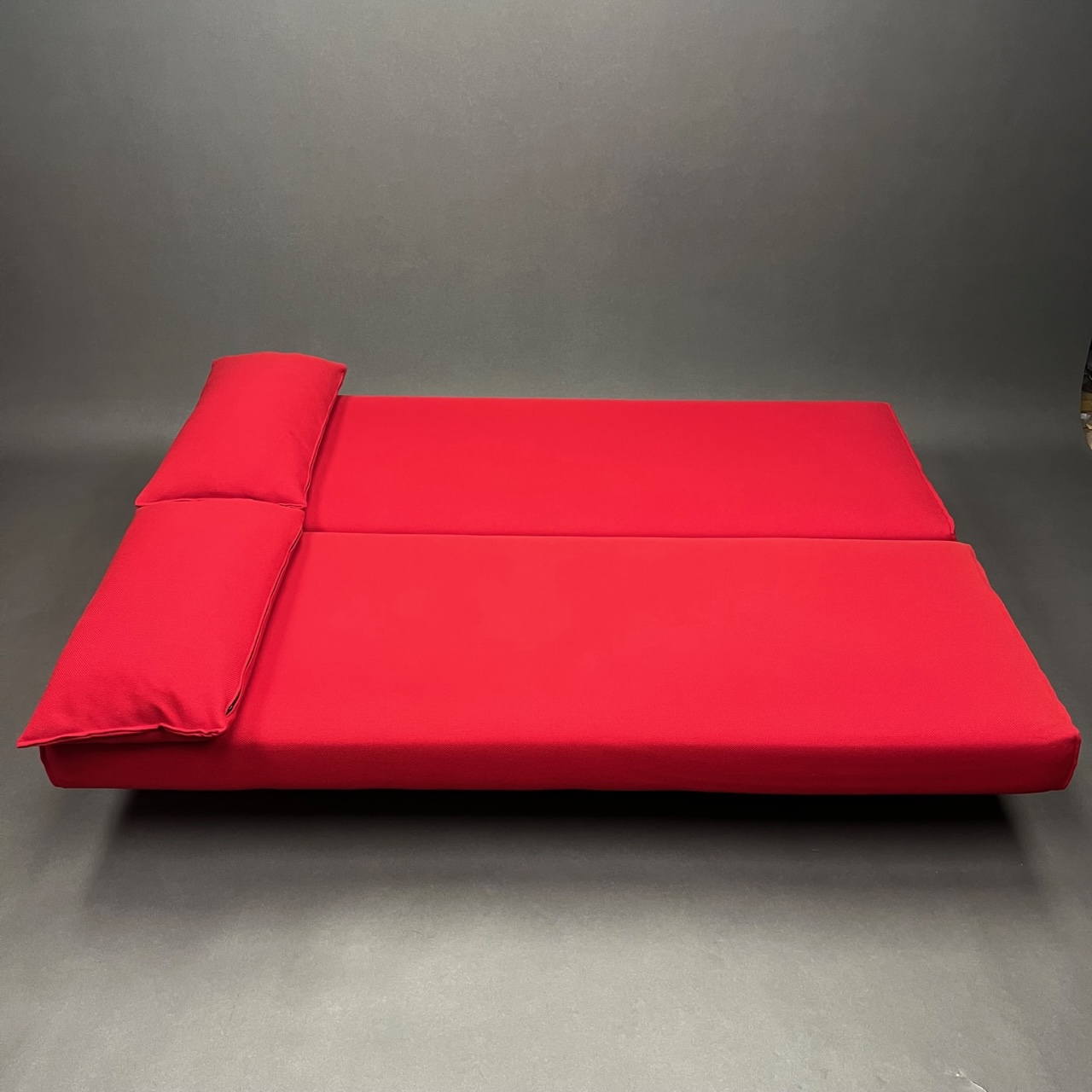 Canapé lit rouge Sliding Pietro Arosio Tacchini Canapé lit rouge Sliding Pietro Arosio Tacchini