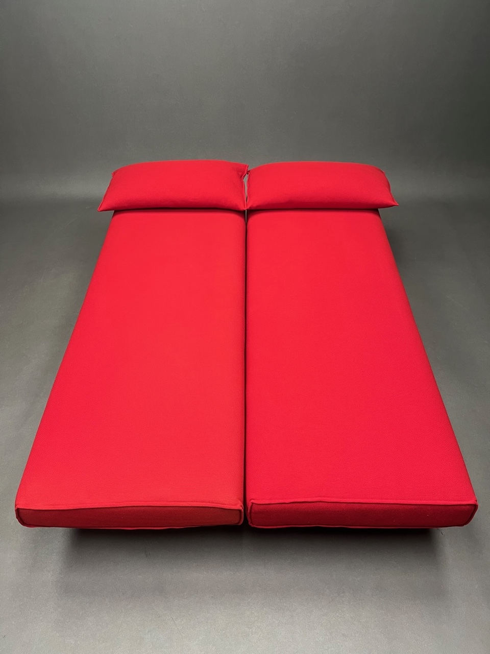 Canapé lit rouge Sliding Pietro Arosio Tacchini Canapé lit rouge Sliding Pietro Arosio Tacchini