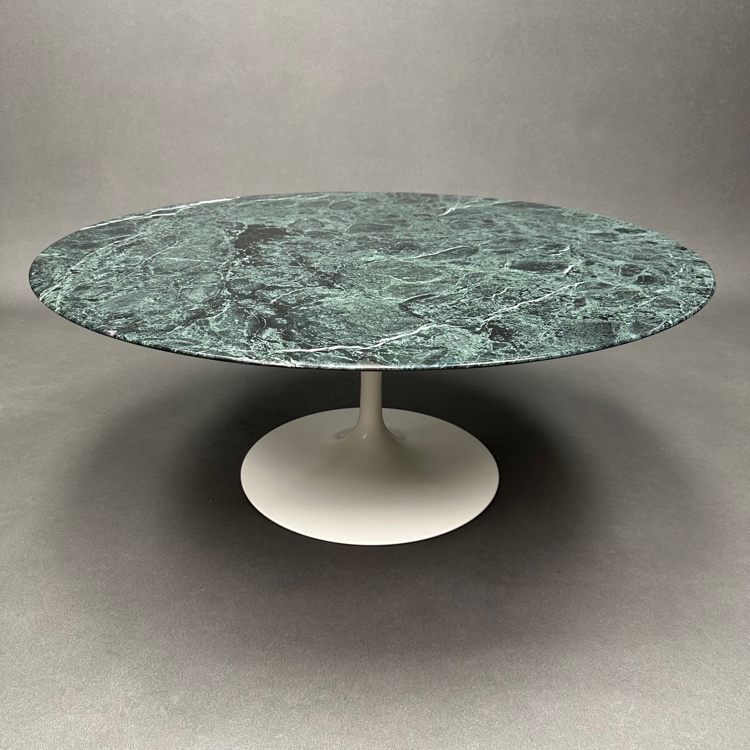 Table Basse Tulipe Ø91 marbre Verde Alpi Eero Saarinen Knoll Table Basse Tulipe Ø91 marbre Verde Alpi Eero Saarinen Knoll