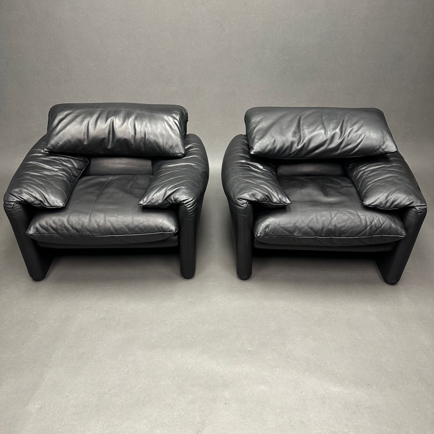 Lot de 2 Fauteuils Maralunga Cuir noir Vico Magistretti Cassina Lot de 2 Fauteuils Maralunga Cuir noir Vico Magistretti Cassina
