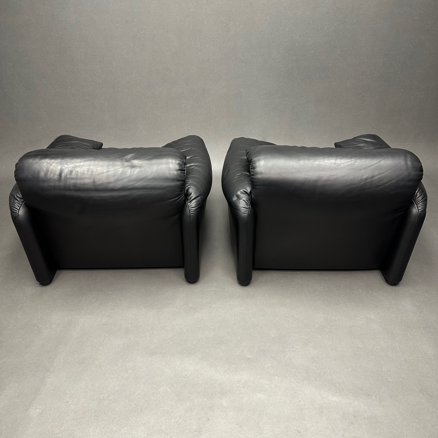 Lot de 2 Fauteuils Maralunga Cuir noir Vico Magistretti Cassina Lot de 2 Fauteuils Maralunga Cuir noir Vico Magistretti Cassina