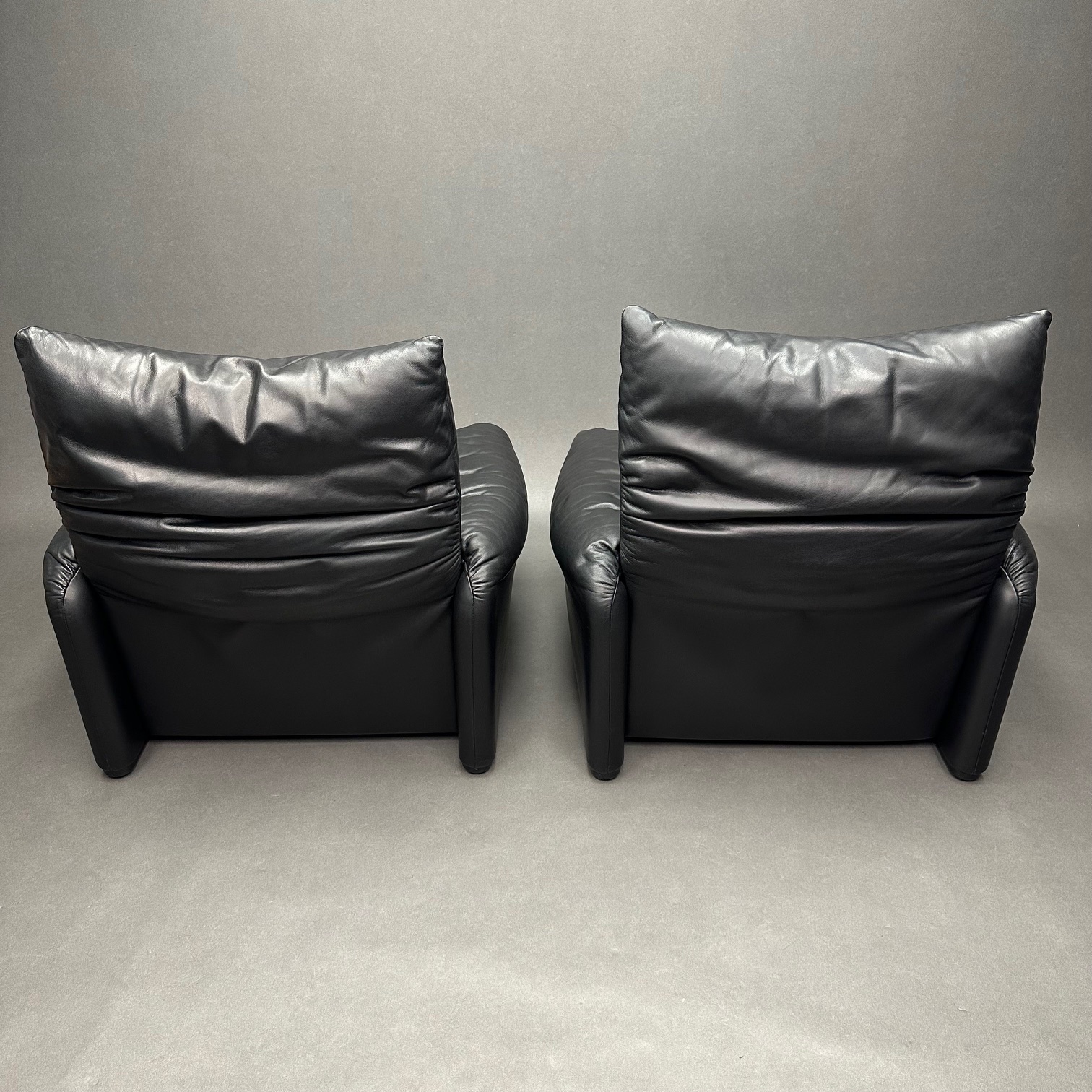 Lot de 2 Fauteuils Maralunga Cuir noir Vico Magistretti Cassina Lot de 2 Fauteuils Maralunga Cuir noir Vico Magistretti Cassina