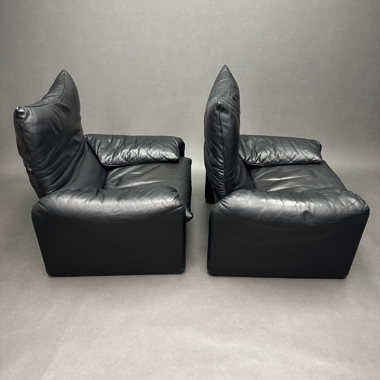 Lot de 2 Fauteuils Maralunga Cuir noir Vico Magistretti Cassina Lot de 2 Fauteuils Maralunga Cuir noir Vico Magistretti Cassina