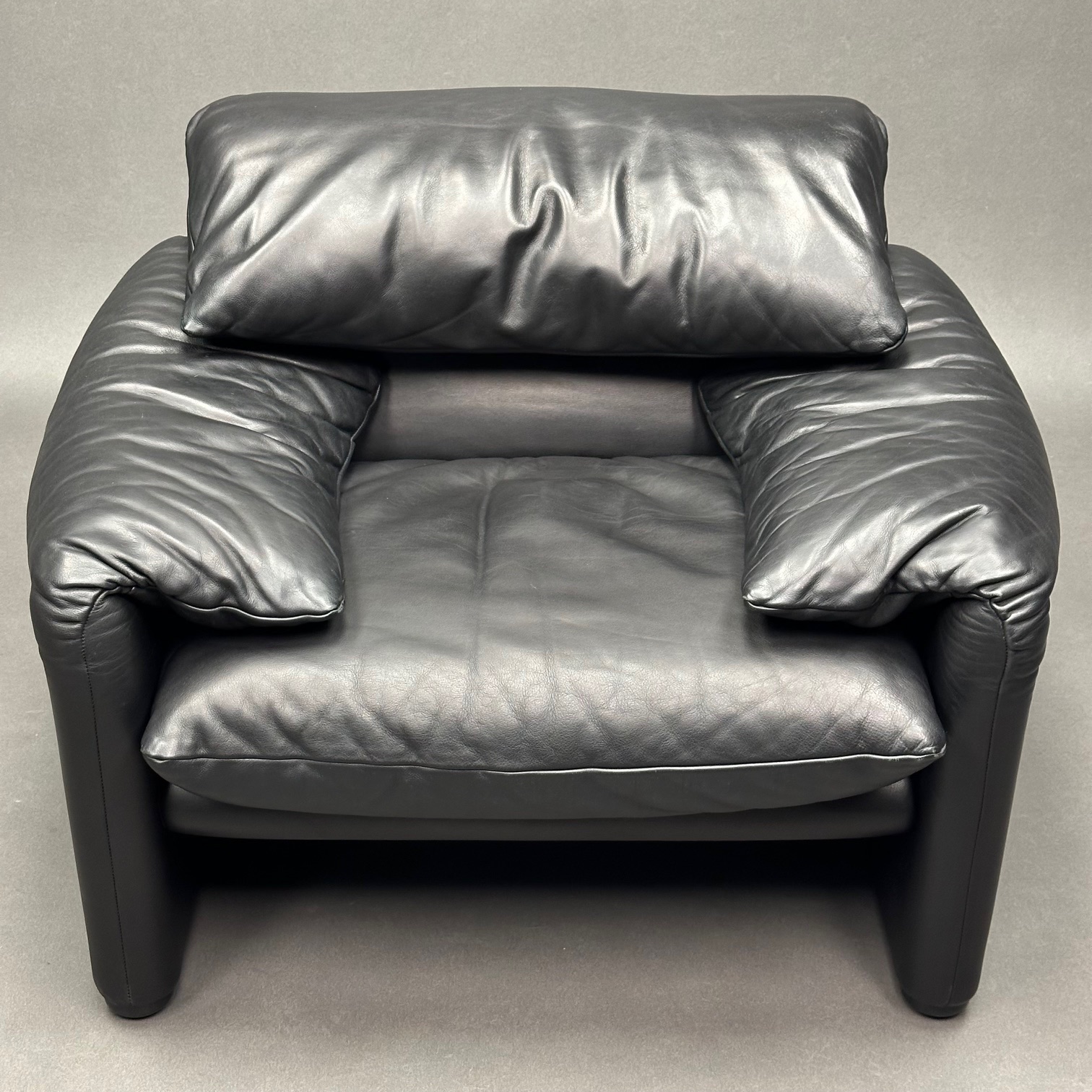 Lot de 2 Fauteuils Maralunga Cuir noir Vico Magistretti Cassina Lot de 2 Fauteuils Maralunga Cuir noir Vico Magistretti Cassina