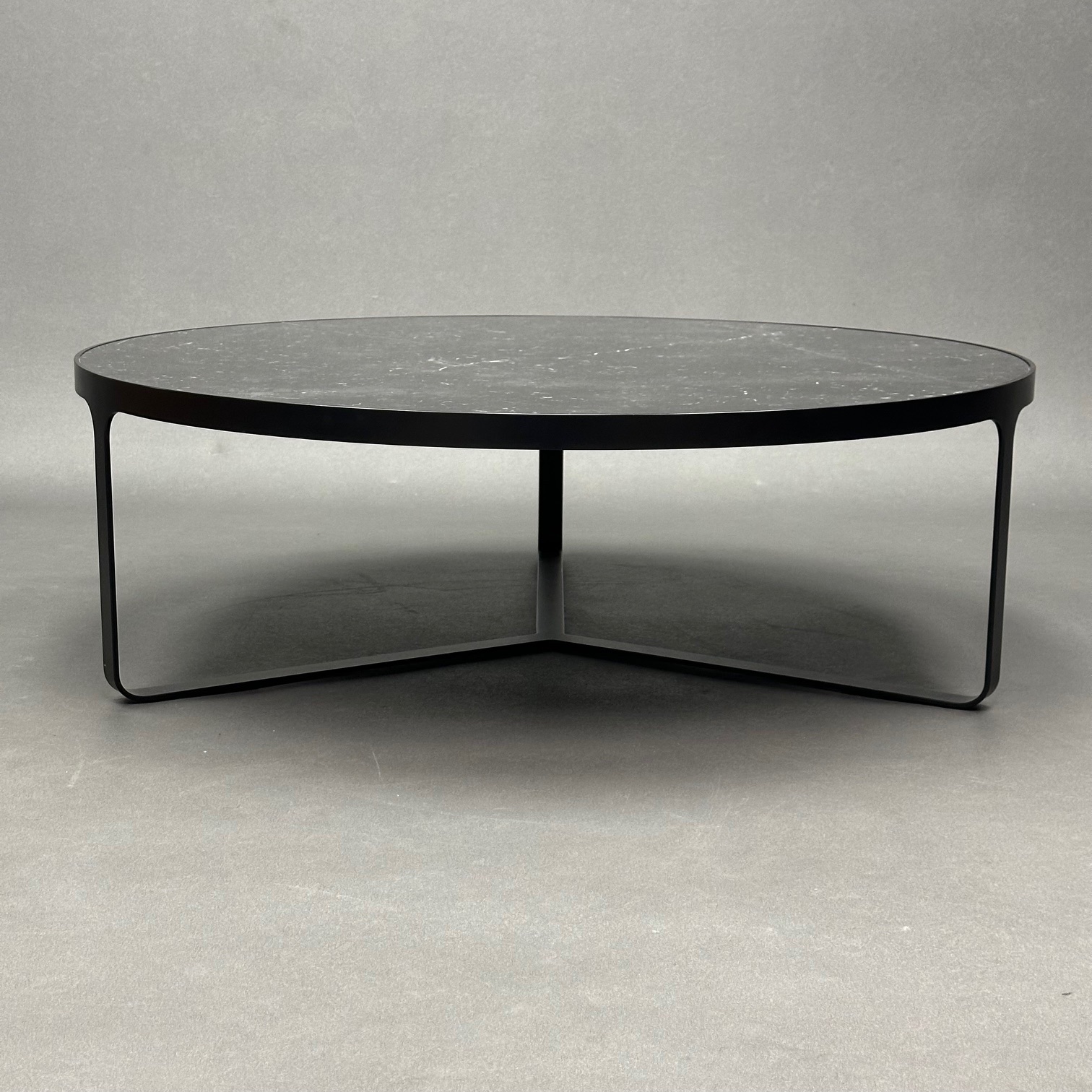 lot de 2 Tables basses Cage Gordon Guillaumier Tacchini lot de 2 Tables basses Cage Gordon Guillaumier Tacchini