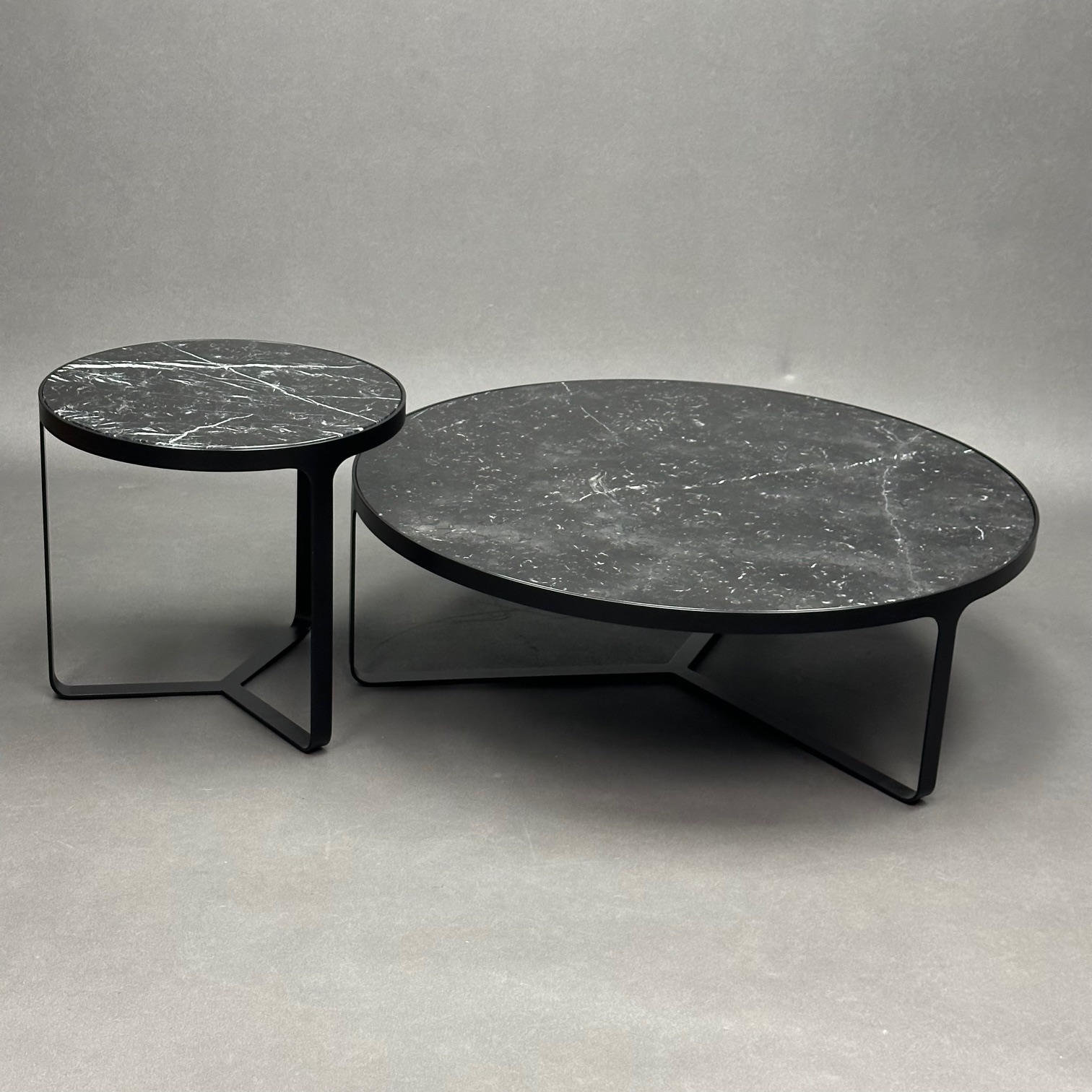 lot de 2 Tables basses Cage Gordon Guillaumier Tacchini lot de 2 Tables basses Cage Gordon Guillaumier Tacchini