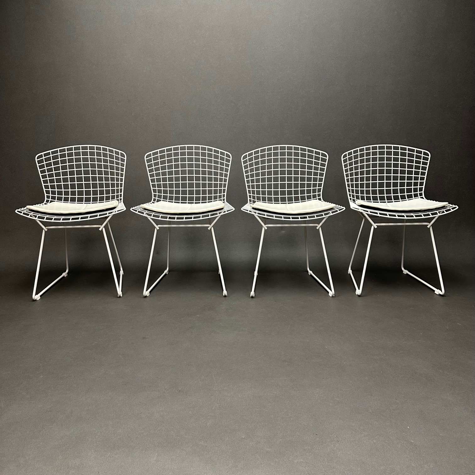 Lot de 4 Chaises Rilsan Blanc Harry Bertoia Knoll Lot de 4 Chaises Rilsan Blanc Harry Bertoia Knoll