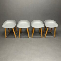 Lot de 4 Tabourets Taupe foncé/Bois About a stool AAS Hee Weeling Hay
