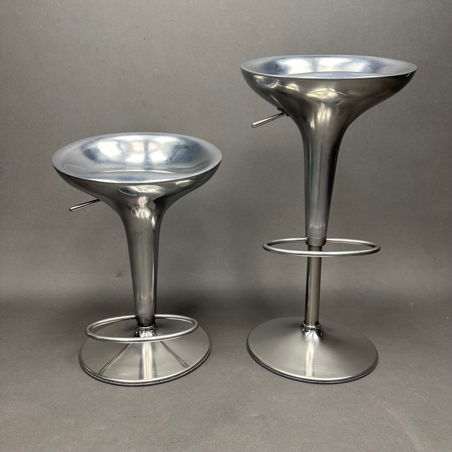 Paire de Tabourets Bombo Fonte aluminium Stefano Giovannoni Magis
