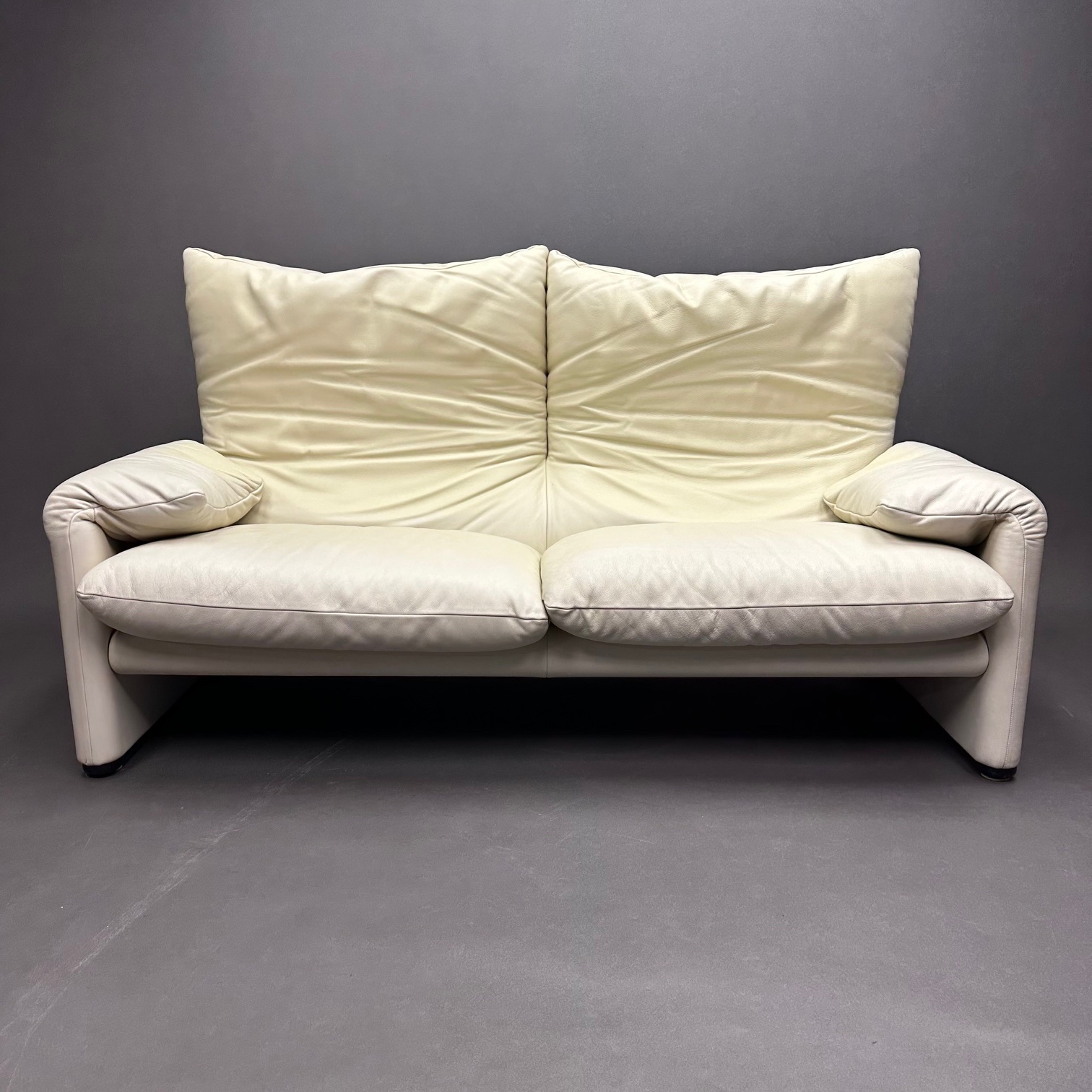 Canapé 2 places Blanc Cassé Maralunga Vico Magistretti Cassina